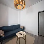 Apartament Vs *